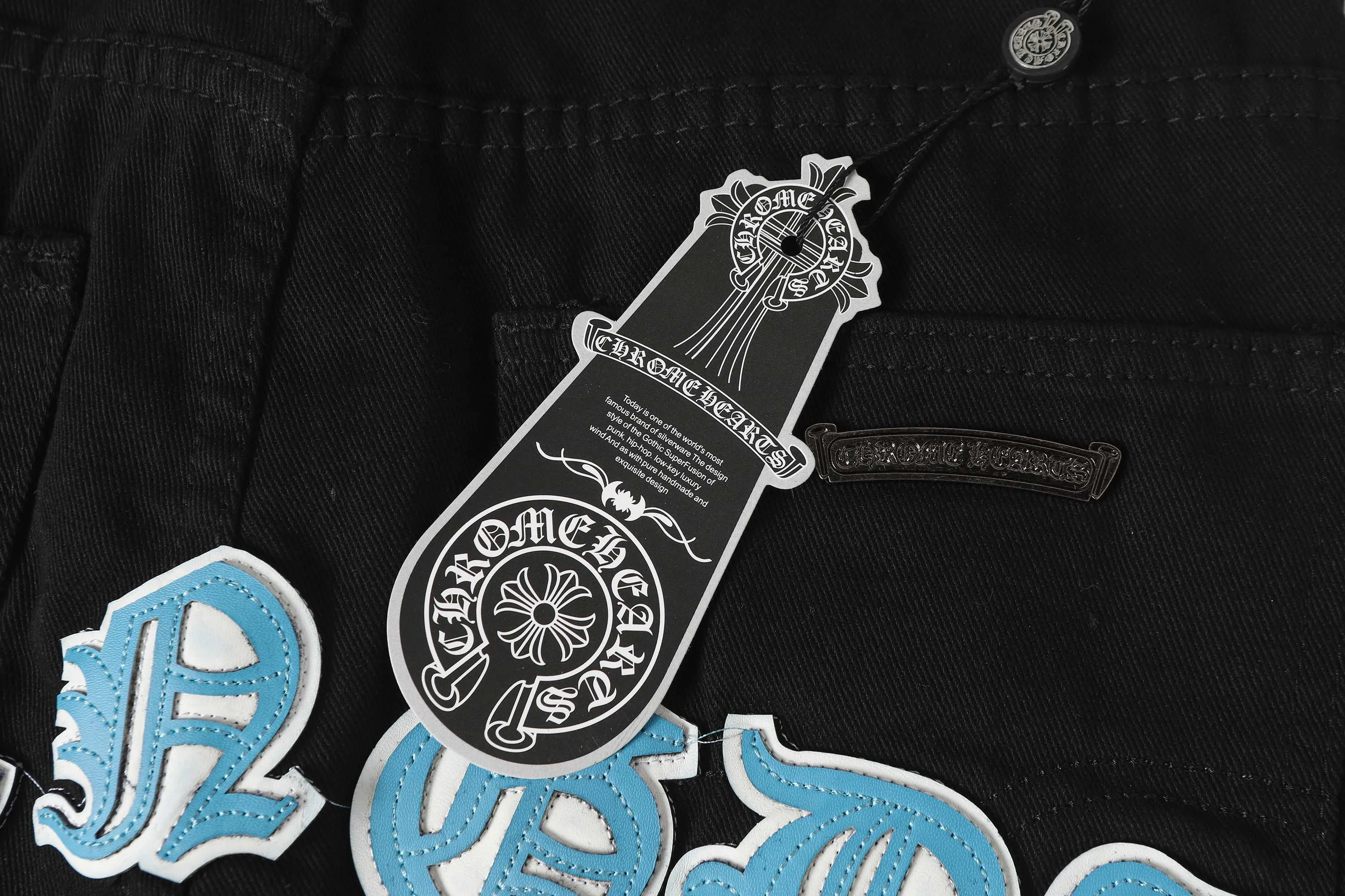 P256 Actual photo [High quality] Code: LH008 Color: Picture color Size: S to XXXL -Chrome Hearts/Chrome Hearts Classic colored leather cross washed color cloth unisex denim trousers -Vibe style straight stacked god-level version -Carbon fine bias denim color cloth -A complete set of vintage vintage hardware - Chrome Hearts high version uses high ounce custom fabrics, enzyme washing and soft color fixation, soft and thick to wear The details are all produced by pure hand polishing and craftsmanship. All-over jacquard fabrics have unique design styles. Multiple processes create a full retro feel. Niche unique non-colliding shirts. Customized old spray-painted buttons. Every detail is crafted with craftsmanship. Size Pants length Waist Hips Unit cm S 98 68 100 M 99 72 104 L 100 76 108 XL 101 80 112 XXL 102 84 116 XXXL 103 88 120